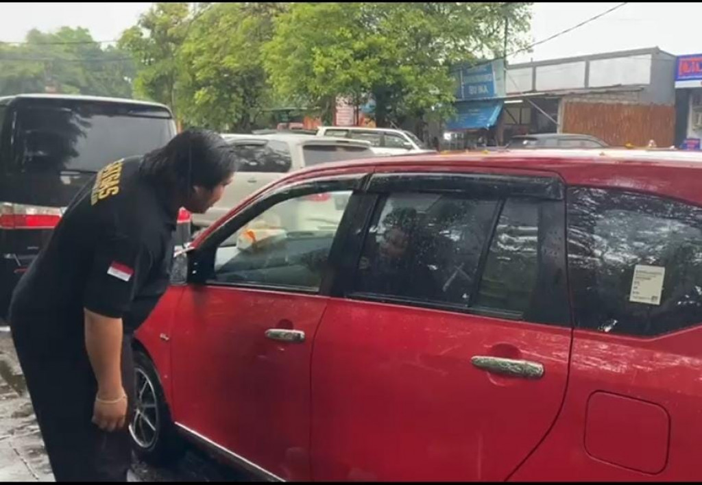 Patroli Jaga Kota Kuta Selatan Melaksanakan Pengendalian Guide Tidak Resmi, Parkir tidak pada tempatnya dan koordinasi trantibum di Kelurahan Benoa